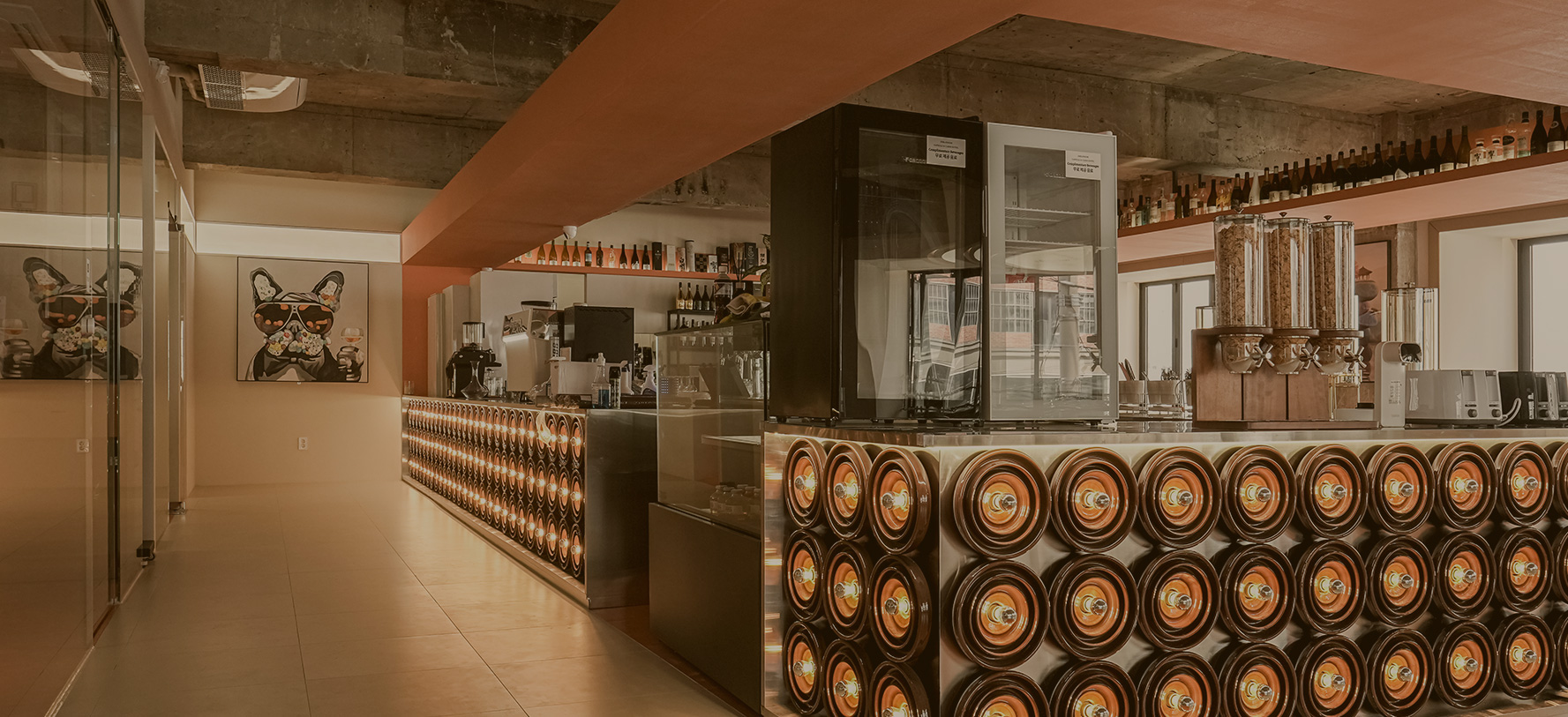 Cafe & Pub